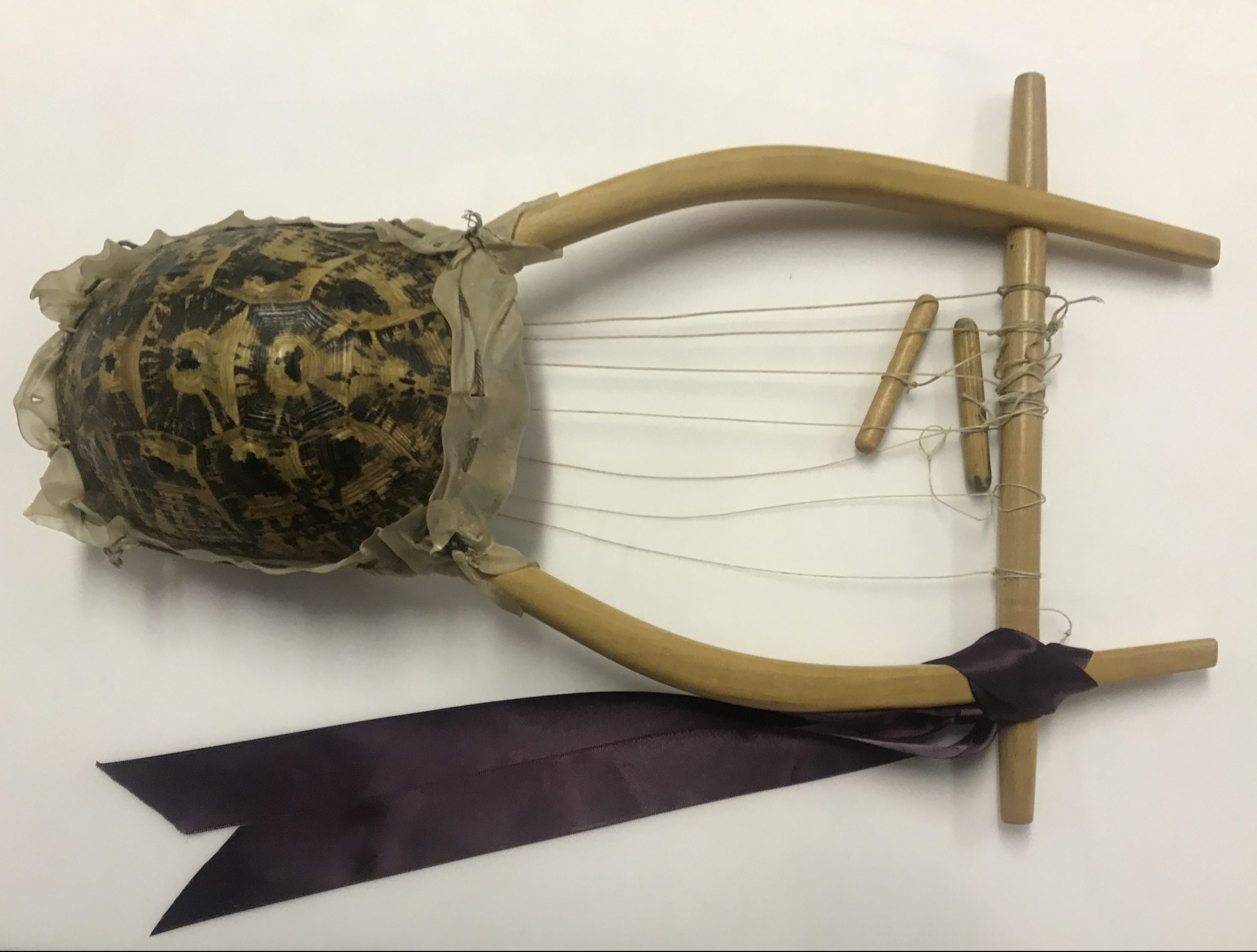 Replica lyre